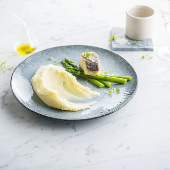 Mashed potatoes with asparagus and cod