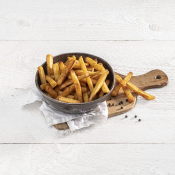 Crispy straight cut fries with black pepper and seasalt