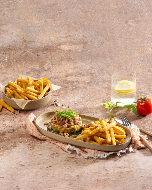 Crispy straight cut fries with black pepper and seasalt