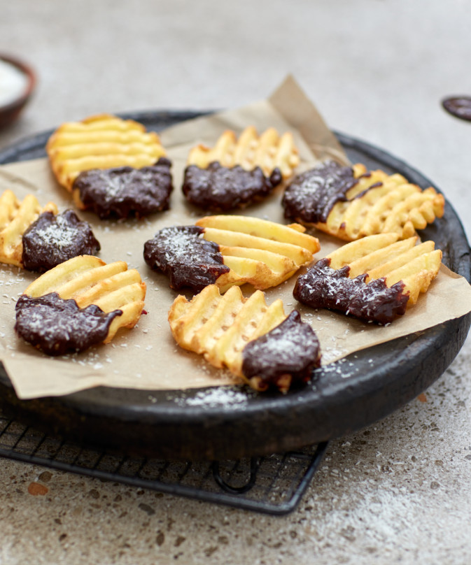 Listo salado waffle fries skin on como postre de chocolate